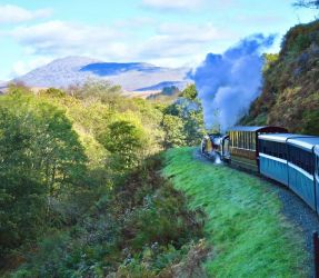The Larl Ratty heading up the Eskdale valley