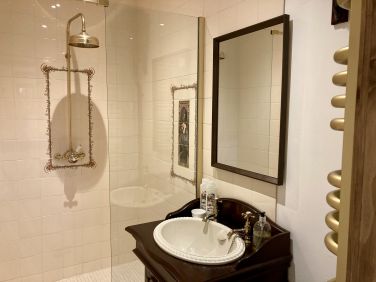 The Hideaway wet room