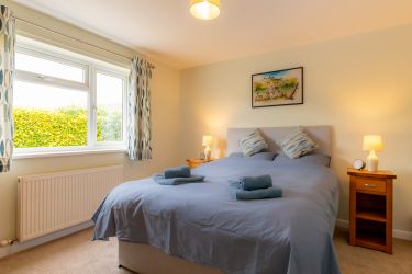 Spacious main bedroom