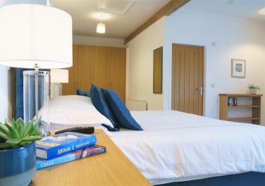 Comfortable spacious super king or twin bedroom