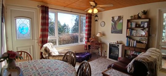 Sitting room and dining area