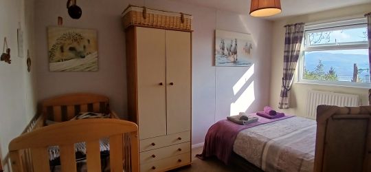 Double bedroom and corner for the cot.