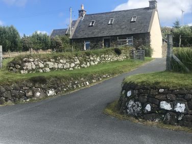 Auld Orwell Cottage from the road