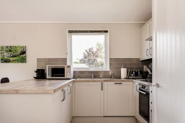 Kitchen with large island