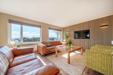 Orrest Head Cottage, lounge with acoustic panel wall and sunken Smart TV.