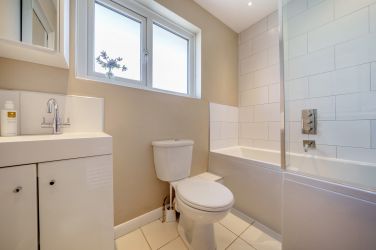 Orrest Head Cottage family bathroom on first floor.