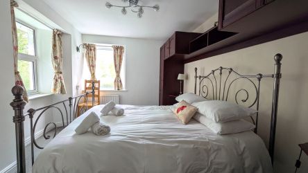 Main double bedrrom with en-suite