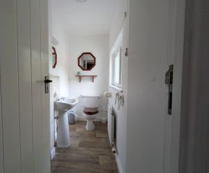 En-suite in the main bedroom