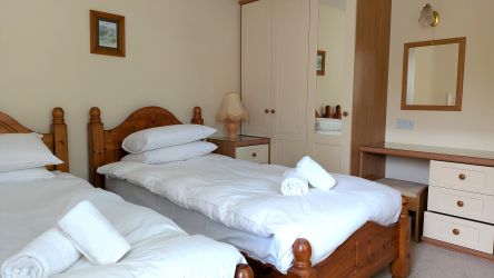 Twin bedroom downstairs