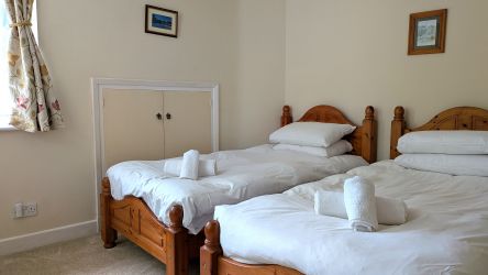 Twin bedroom downstairs