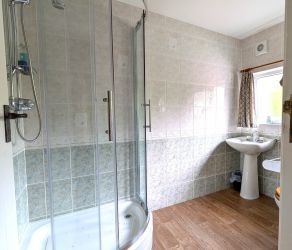 Main Bathroom upstairs