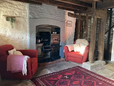 Traditional Yorkshire range in the middle room