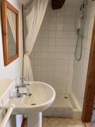 En-suite shower room for twin bedroom