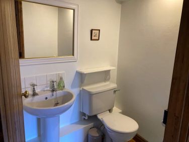 En-suite shower room for double bedroom