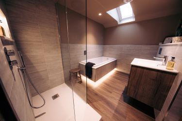 All new bathroom with under floor heating