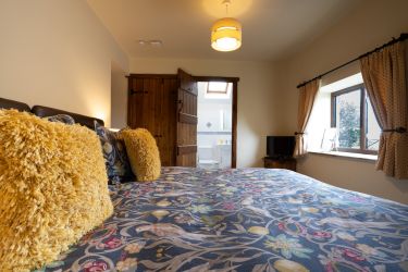 Room 1 - Super king bed with Ensuite (can be twin on request).
