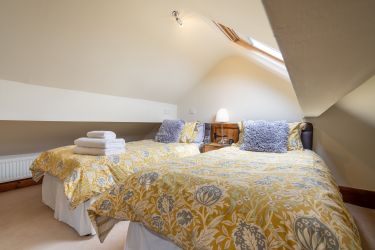 Room 6 - Twin room.