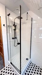 Master bedroom ensuite shower room cubicle.