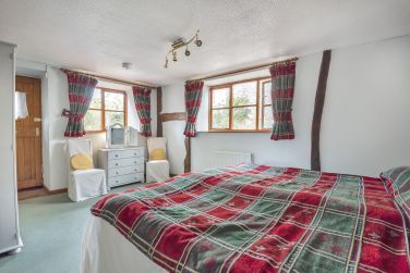 Twin/superking bedroom