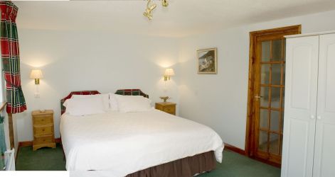 Twin/superking downstairs bedroom