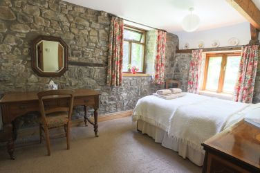 Light floods in to the double bedroom from 2 windows overlooking the garden
