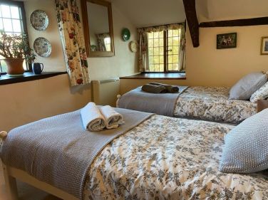 Twin bedroom www.strongate.co.uk