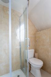 Shower room, www.strongate.co.uk