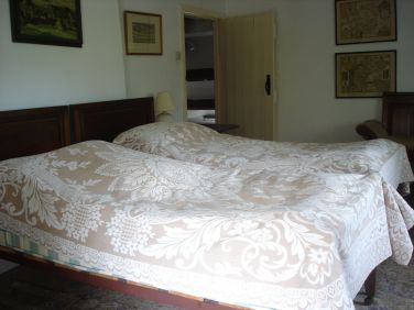 Upstairs bedroom 2 beds