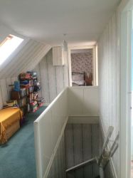 First floor landing. Range of books, games and DVDs