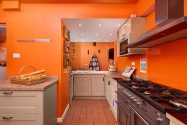 6 ring burner and 2 double ovens