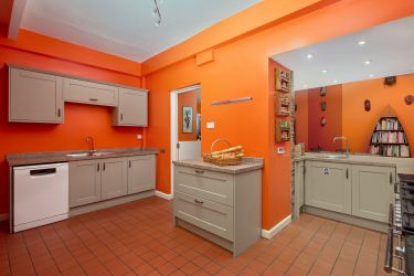 Well equipped kitchen