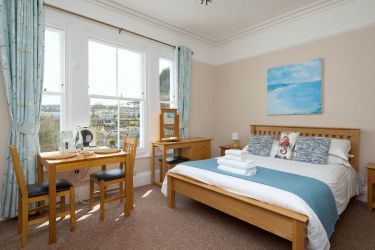 One of the 4 Kingsize bedrooms