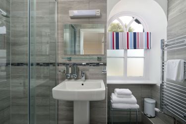 Ensuite bathroom for a double bedroom