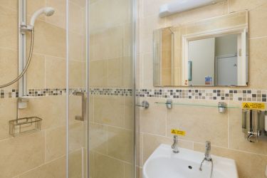 Bathroom for ensuite twin room