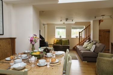 Knob End sitting and dining