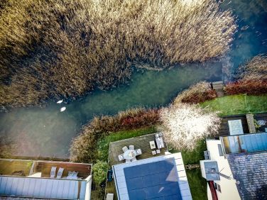View from above! The lake behind Merlin House is fabulous for paddle boarding - direct access!