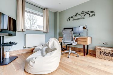 Study/gaming room