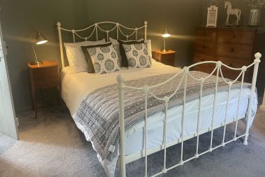 Master Bedroom with en suite WC and wash basin