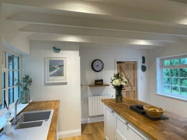 Kitchen complete with Washing machine, dishwasher, Oven, Hob, Fridge/Freezer  and Microwave