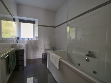 Main bathroom