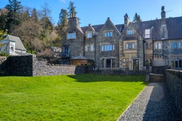 Oakland West Exterior