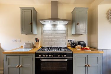 The Range cooker has a gas hob and large electric oven