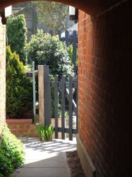 Side passageway to back of cottage