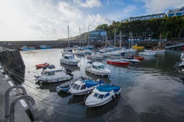 Idyllic harbour accessing shops, cafes and restaurants