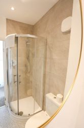 Dale House Kettlewell Bedroom 3 ensuite shower room