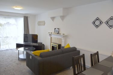 Lindrick Villa-3BD Bunglow Free parking-Long stay