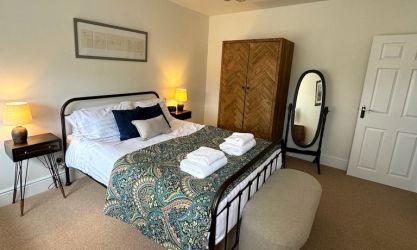 Nineteen At The George