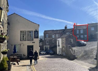 Set back from the cobbles, just 100m walk to the 400 year old White Hart Inn & Cockett's Bakers.