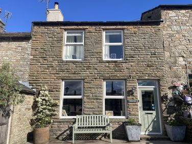 200 years old but carefully refurbished to offer a warm and spotlessly clean premium quality cottage