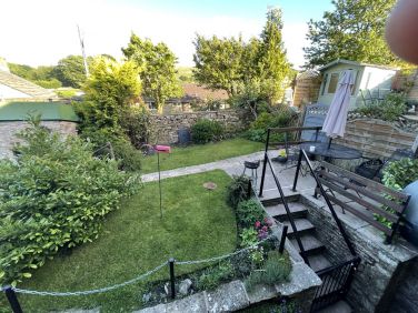 One of the very few cottages in Hawes to have a cottage garden and Patio. A South facing suntrap
